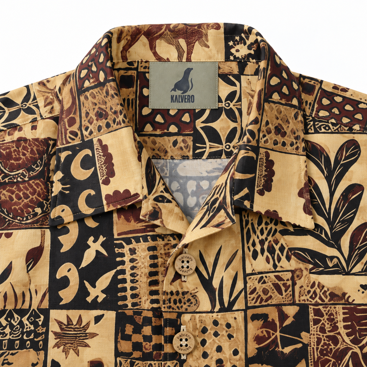 KALVERO Timeless Echoes: collar and centered neck label.