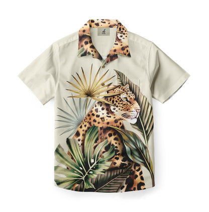 This shirt features a striking design of a leopard amidst tropical foliage, creating a unique and natural look. The light beige background enhances the details and colors of the pattern, perfect for those who love tropical styles.